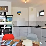 Apartman Spacieux Appt 3 Pieces Avec Terrasse Et Parking Au Lavandou - Fr-1-251-331