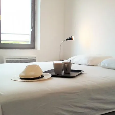 Апартаменты Spacieux Appt 3 Pieces Avec Terrasse Et Parking Au Lavandou - Fr-1-251-331