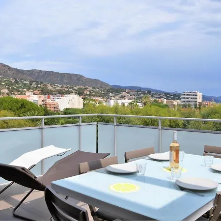 Апартаменты Spacieux Appt 3 Pieces Avec Terrasse Et Parking Au Lavandou - Fr-1-251-331 *