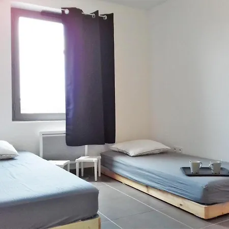 Апартаменты Spacieux Appt 3 Pieces Avec Terrasse Et Parking Au Lavandou - Fr-1-251-331 *