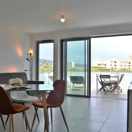 Spacieux Appt 3 Pieces Avec Terrasse Et Parking Au Lavandou - Fr-1-251-331 *