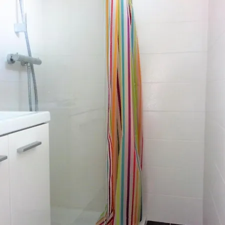 Spacieux Appt 3 Pieces Avec Terrasse Et Parking Au Lavandou - Fr-1-251-331 *