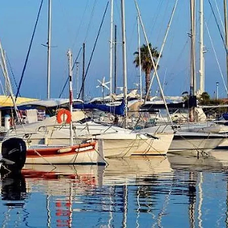 Spacieux Appt 3 Pieces Avec Terrasse Et Parking Au Lavandou - Fr-1-251-331 * 勒拉旺杜