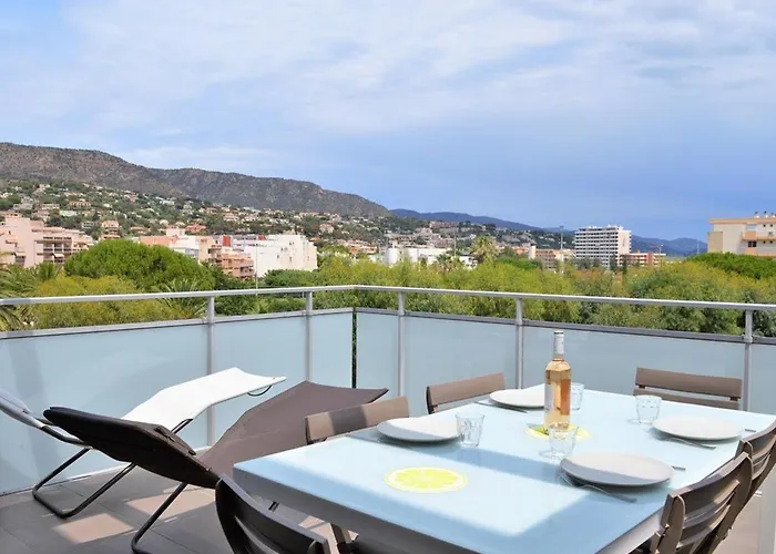 Apartman Spacieux Appt 3 Pieces Avec Terrasse Et Parking Au Lavandou - Fr-1-251-331 *