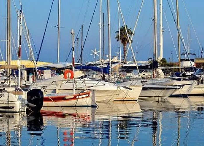 Spacieux Appt 3 Pieces Avec Terrasse Et Parking Au Lavandou - Fr-1-251-331 * 勒拉旺杜